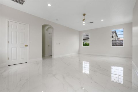 House in Davenport, Florida 5 bedrooms, 384.24 sq.m. № 2118405 - photo 22