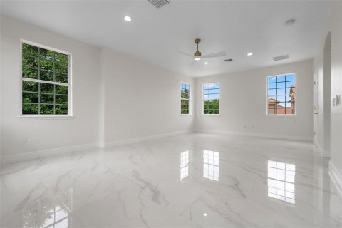 House in Davenport, Florida 5 bedrooms, 384.24 sq.m. № 2118405 - photo 21