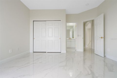 House in Davenport, Florida 5 bedrooms, 384.24 sq.m. № 2118405 - photo 27