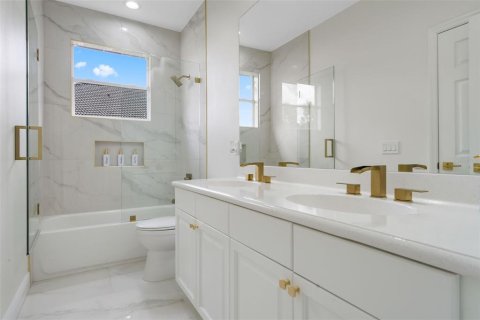 House in Davenport, Florida 5 bedrooms, 384.24 sq.m. № 2118405 - photo 25