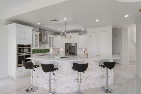House in Davenport, Florida 5 bedrooms, 384.24 sq.m. № 2118405 - photo 12