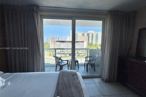 Купить кондоминиум в Санни-Айлс-Бич, Флорида 33.44м2, № 2154281 - фото 8