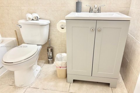 Купить кондоминиум в Санни-Айлс-Бич, Флорида 33.44м2, № 2154281 - фото 16