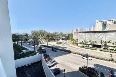 Купить кондоминиум в Санни-Айлс-Бич, Флорида 33.44м2, № 2154281 - фото 18