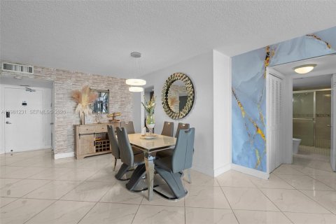 Купить кондоминиум в Авентура, Флорида 2 спальни, 116.22м2, № 2043661 - фото 10