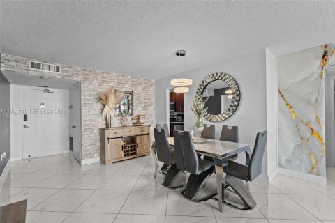 Купить кондоминиум в Авентура, Флорида 2 спальни, 116.22м2, № 2043661 - фото 11