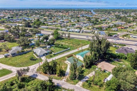 House in Englewood, Florida 3 bedrooms, 119.01 sq.m. № 2396355 - photo 8