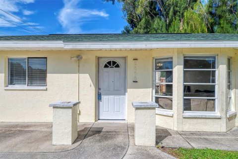 House in Englewood, Florida 3 bedrooms, 119.01 sq.m. № 2396355 - photo 3