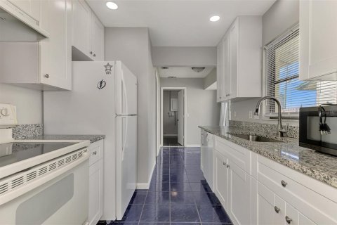 House in Englewood, Florida 3 bedrooms, 119.01 sq.m. № 2396355 - photo 15