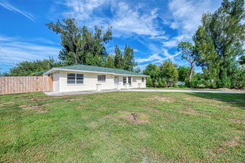 House in Englewood, Florida 3 bedrooms, 119.01 sq.m. № 2396355