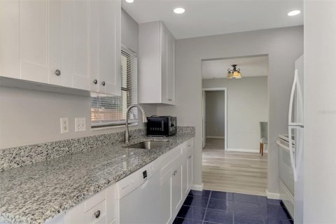 House in Englewood, Florida 3 bedrooms, 119.01 sq.m. № 2396355 - photo 11