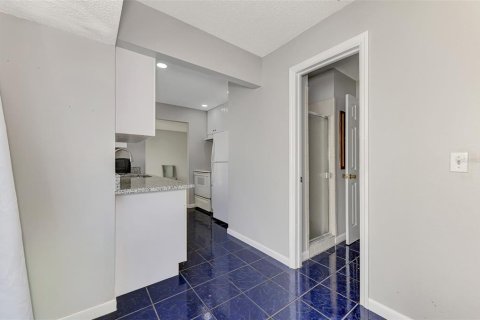 House in Englewood, Florida 3 bedrooms, 119.01 sq.m. № 2396355 - photo 16