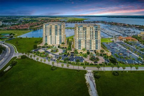 Condo in Palmetto, Florida, 2 bedrooms  № 1556598 - photo 1