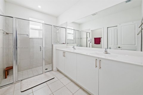 House in Homestead, Florida 4 bedrooms, 224.08 sq.m. № 2049765 - photo 14