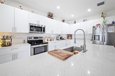 House in Homestead, Florida 4 bedrooms, 224.08 sq.m. № 2049765 - photo 12