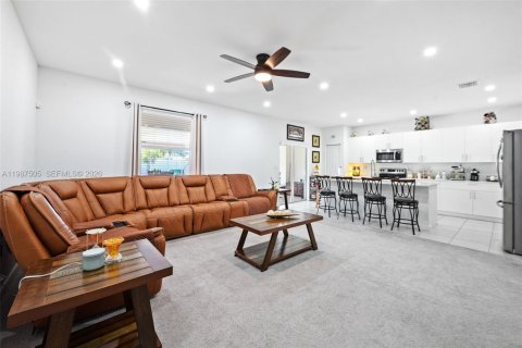 House in Homestead, Florida 4 bedrooms, 224.08 sq.m. № 2049765 - photo 6