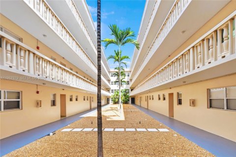 Copropriété à vendre à Hallandale Beach, Floride: 1 chambre, 71.53 m2 № 2024563 - photo 11