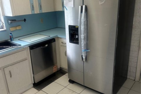 Снять в аренду виллу или дом в Холливуд, Флорида 3 спальни, 183.2м2, № 1963584 - фото 21