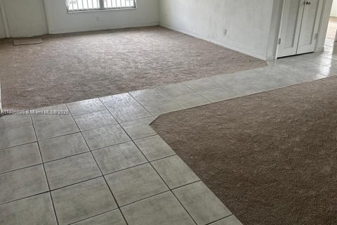 Снять в аренду виллу или дом в Холливуд, Флорида 3 спальни, 183.2м2, № 1963584 - фото 13