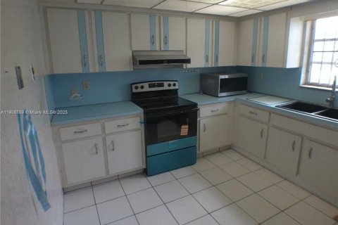 Снять в аренду виллу или дом в Холливуд, Флорида 3 спальни, 183.2м2, № 1963584 - фото 18