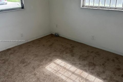 Снять в аренду виллу или дом в Холливуд, Флорида 3 спальни, 183.2м2, № 1963584 - фото 30