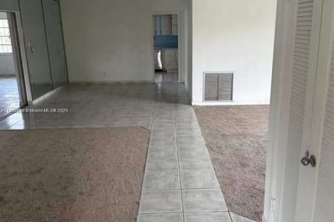 Снять в аренду виллу или дом в Холливуд, Флорида 3 спальни, 183.2м2, № 1963584 - фото 14