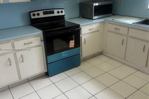 Снять в аренду виллу или дом в Холливуд, Флорида 3 спальни, 183.2м2, № 1963584 - фото 20