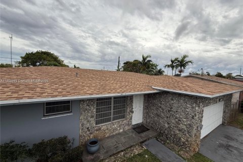 Снять в аренду виллу или дом в Холливуд, Флорида 3 спальни, 183.2м2, № 1963584 - фото 4