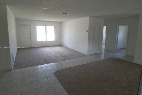 Снять в аренду виллу или дом в Холливуд, Флорида 3 спальни, 183.2м2, № 1963584 - фото 25