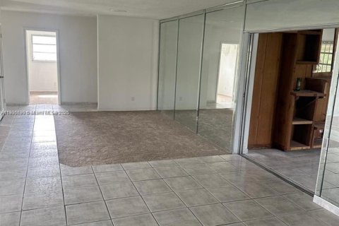 Снять в аренду виллу или дом в Холливуд, Флорида 3 спальни, 183.2м2, № 1963584 - фото 15