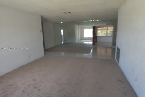 Снять в аренду виллу или дом в Холливуд, Флорида 3 спальни, 183.2м2, № 1963584 - фото 26