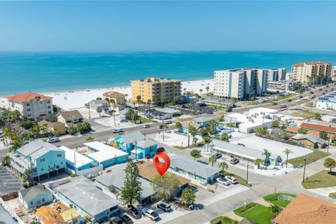 Commercial property in Madeira Beach, Florida 6 bedrooms, 146.04 sq.m. № 2099266 - photo 4