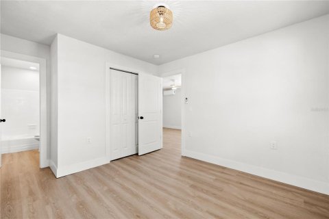 Commercial property in Madeira Beach, Florida 6 bedrooms, 146.04 sq.m. № 2099266 - photo 14