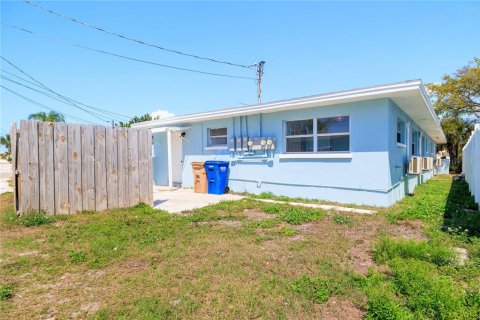 Commercial property in Madeira Beach, Florida 6 bedrooms, 146.04 sq.m. № 2099266 - photo 28
