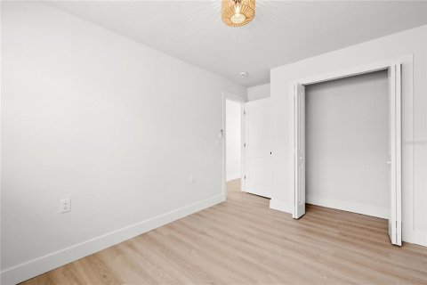 Commercial property in Madeira Beach, Florida 6 bedrooms, 146.04 sq.m. № 2099266 - photo 20