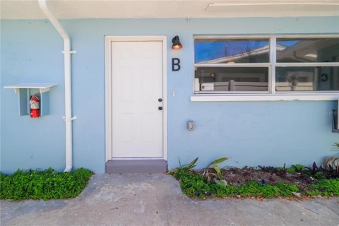 Commercial property in Madeira Beach, Florida 6 bedrooms, 146.04 sq.m. № 2099266 - photo 11