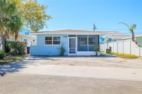 Commercial property in Madeira Beach, Florida 6 bedrooms, 146.04 sq.m. № 2099266