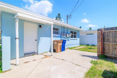 Commercial property in Madeira Beach, Florida 6 bedrooms, 146.04 sq.m. № 2099266 - photo 27