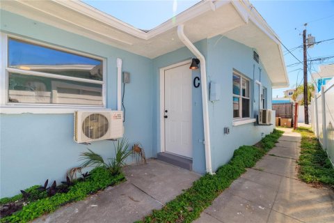 Commercial property in Madeira Beach, Florida 6 bedrooms, 146.04 sq.m. № 2099266 - photo 17