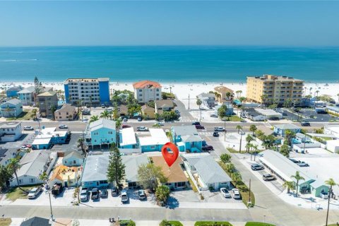 Commercial property in Madeira Beach, Florida 6 bedrooms, 146.04 sq.m. № 2099266 - photo 2