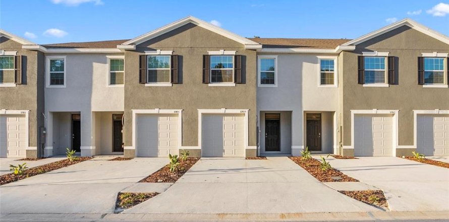Adosado en Wesley Chapel, Florida 3 dormitorios, 155.43 m2 № 2104414