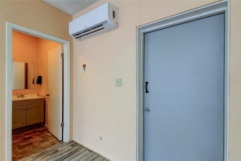 Propiedad comercial en alquiler en Holiday, Florida, 60.01 m2 № 1903374 - foto 20