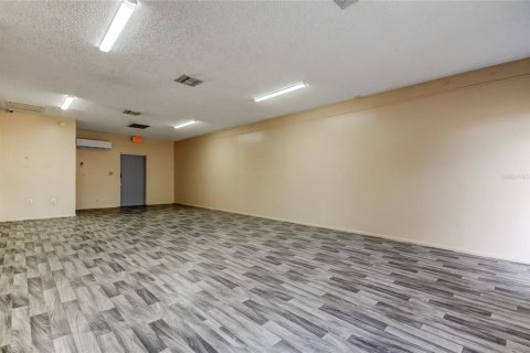 Immobilier commercial à louer à Holiday, Floride: 60.01 m2 № 1903374 - photo 17