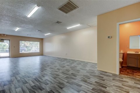Propiedad comercial en alquiler en Holiday, Florida, 60.01 m2 № 1903374 - foto 19