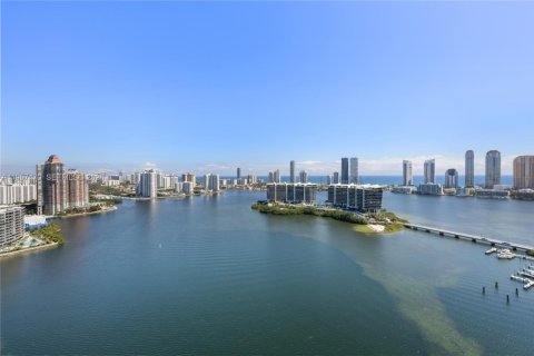 Condo à Aventura, Floride, 3 chambres № 2177335