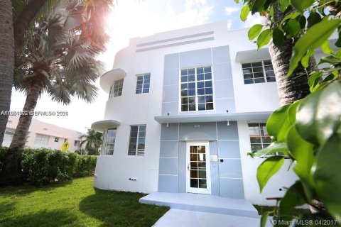 Condo in Miami Beach, Florida, 1 bedroom  № 2006110 - photo 14