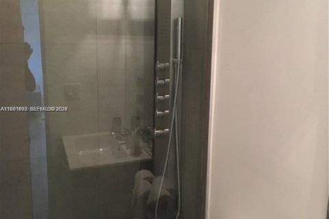 Condo in Miami Beach, Florida, 1 bedroom  № 2006110 - photo 8