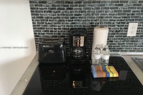 Condo in Miami Beach, Florida, 1 bedroom  № 2006110 - photo 6