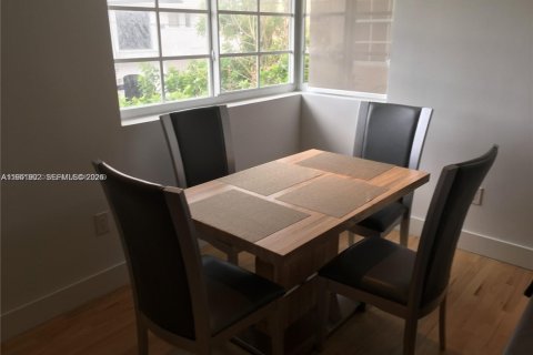 Condo in Miami Beach, Florida, 1 bedroom  № 2006110 - photo 3