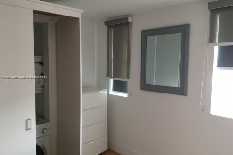 Condo in Miami Beach, Florida, 1 bedroom  № 2006110 - photo 10